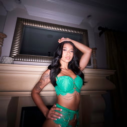 Ameena Green en 'Rickys Room' Calor del fuego (Miniatura 3)