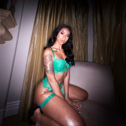 Ameena Green en 'Rickys Room' Calor del fuego (Miniatura 4)