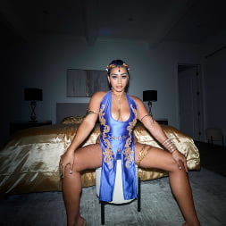 Jasamine Banks en 'Rickys Room' Las diosas mandan corte (Miniatura 1)