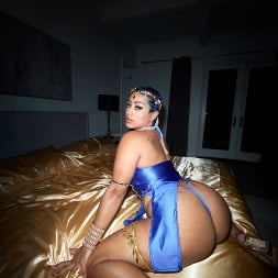 Jasamine Banks en 'Rickys Room' Las diosas mandan corte (Miniatura 7)
